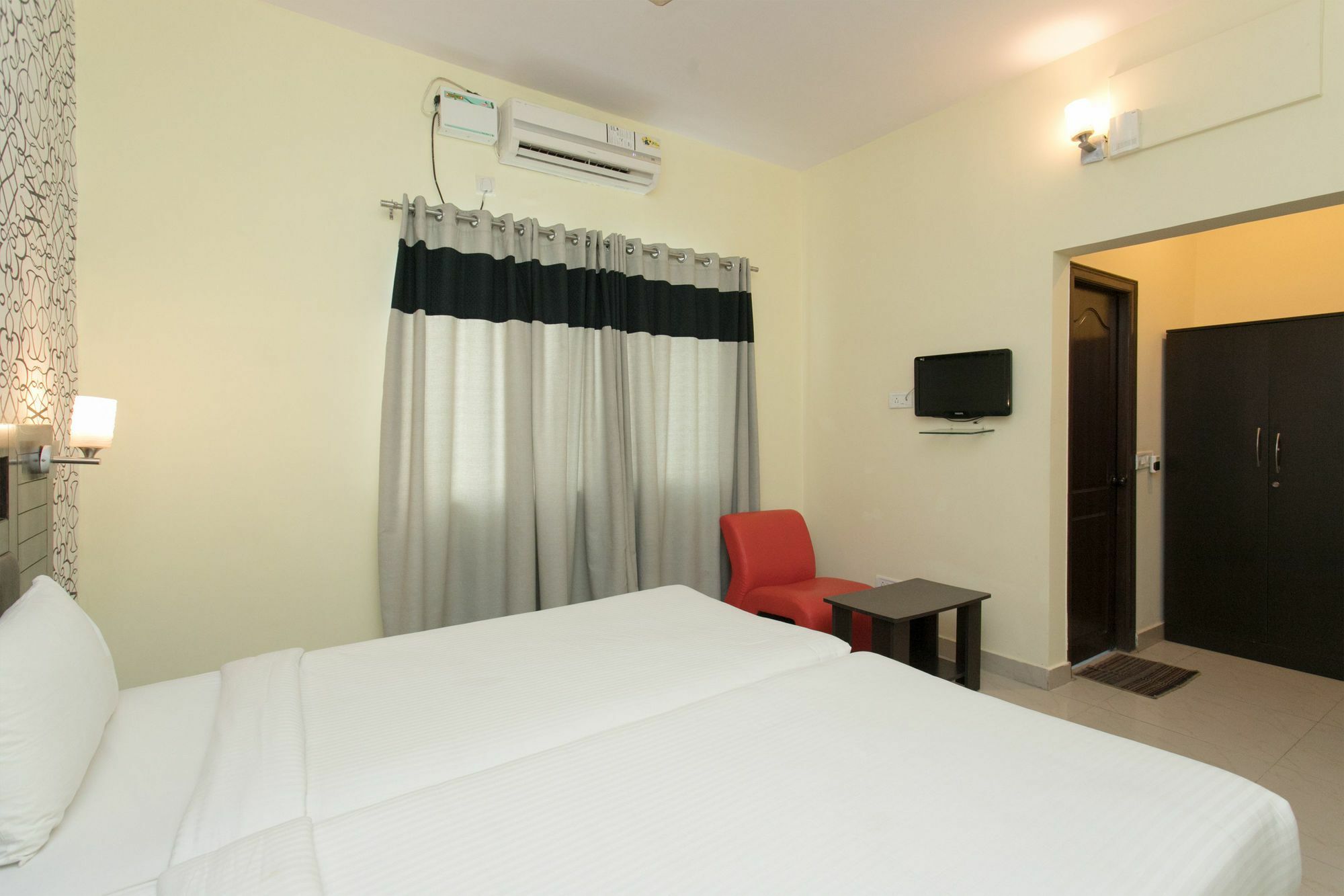 Oyo 10378 Hotel Hibiscus Mayflower Бангалор Экстерьер фото
