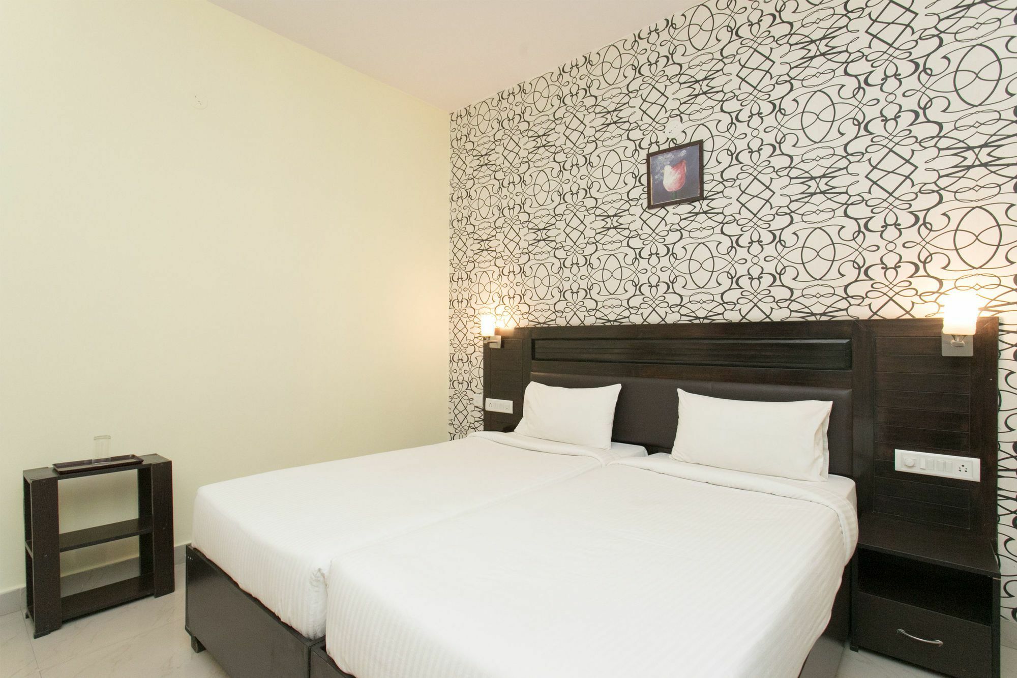Oyo 10378 Hotel Hibiscus Mayflower Бангалор Экстерьер фото